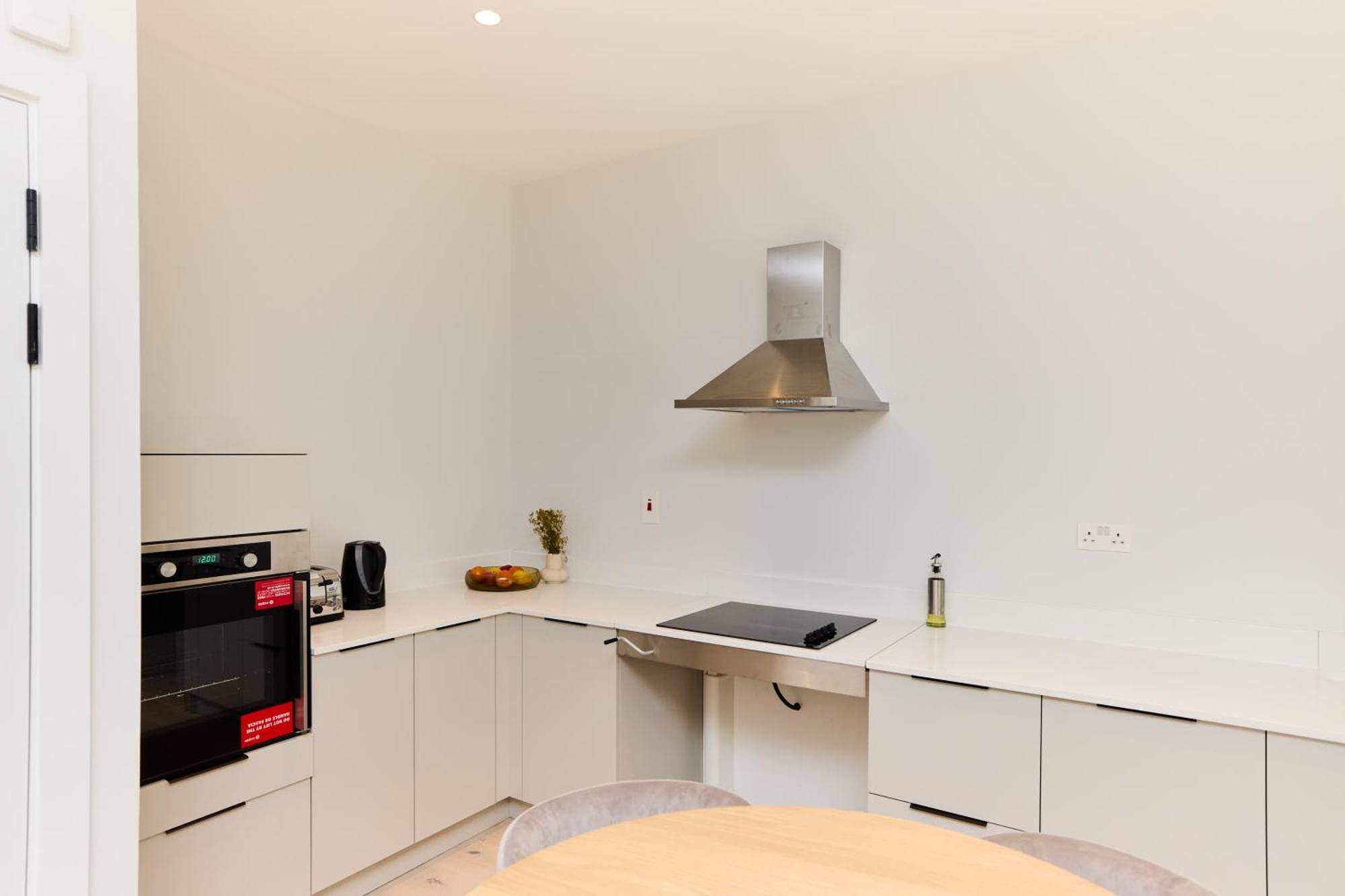 The Brondesbury Hideout - Breathtaking 1bdr Flat With Terrace & Parking Appartamento *